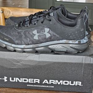 Men's Under Armour Charged Assert 9 Camo Running Shoe Size 11